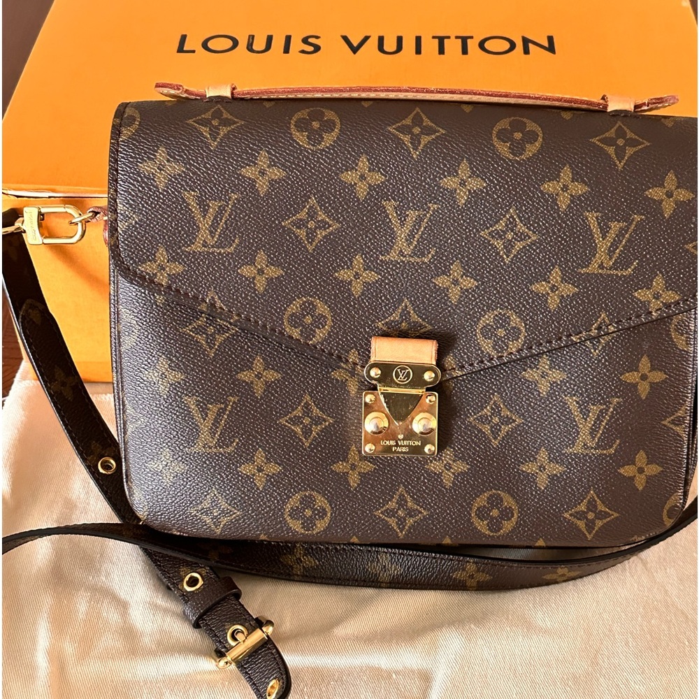 Louis Vuitton Pochette